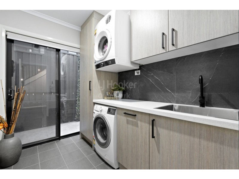 6 McCormack Street, Oran Park NSW 2570