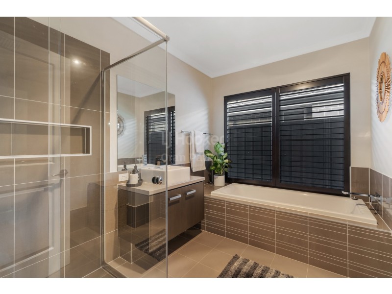 29 Perkins Drive, Oran Park NSW 2570