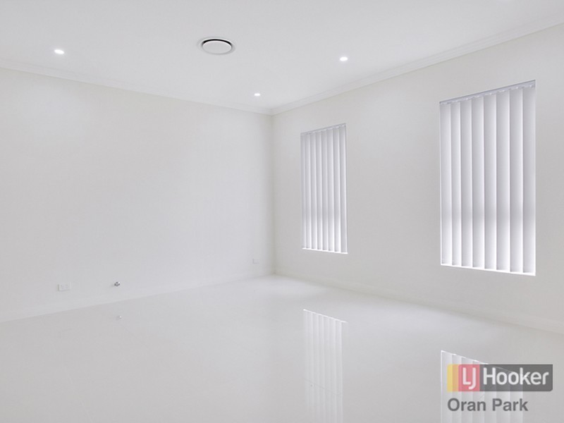 1 Caledonia Cres, Catherine Field NSW 2557