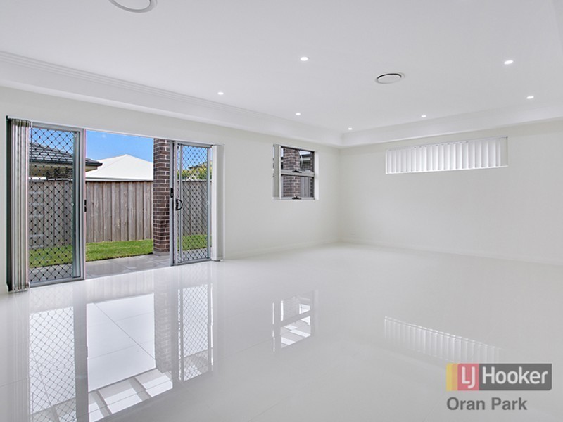 1 Caledonia Cres, Catherine Field NSW 2557