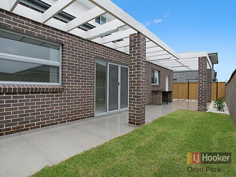 1 Caledonia Cres, Catherine Field NSW 2557