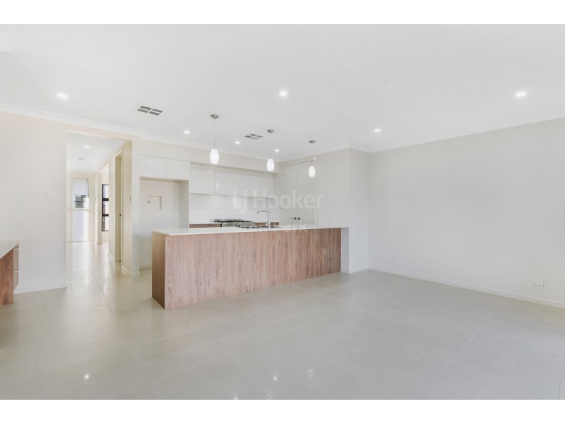 34 Podium Way, Oran Park NSW 2570