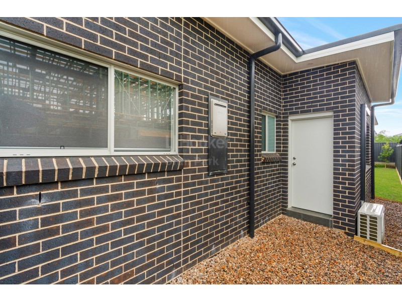 42B Hinton Loop, Oran Park NSW 2570
