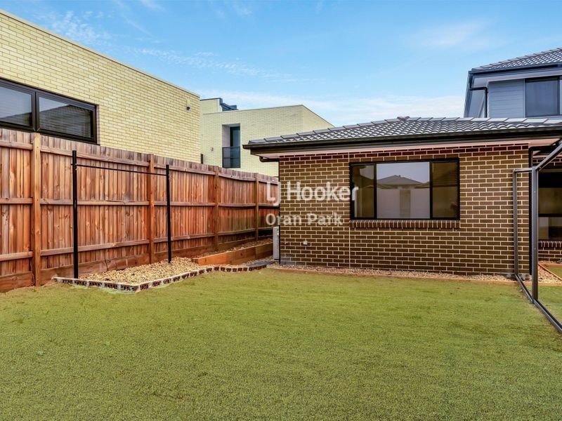 7B Faithful Street, Oran Park NSW 2570