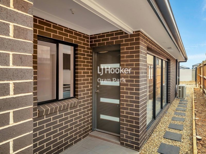 7B Faithful Street, Oran Park NSW 2570