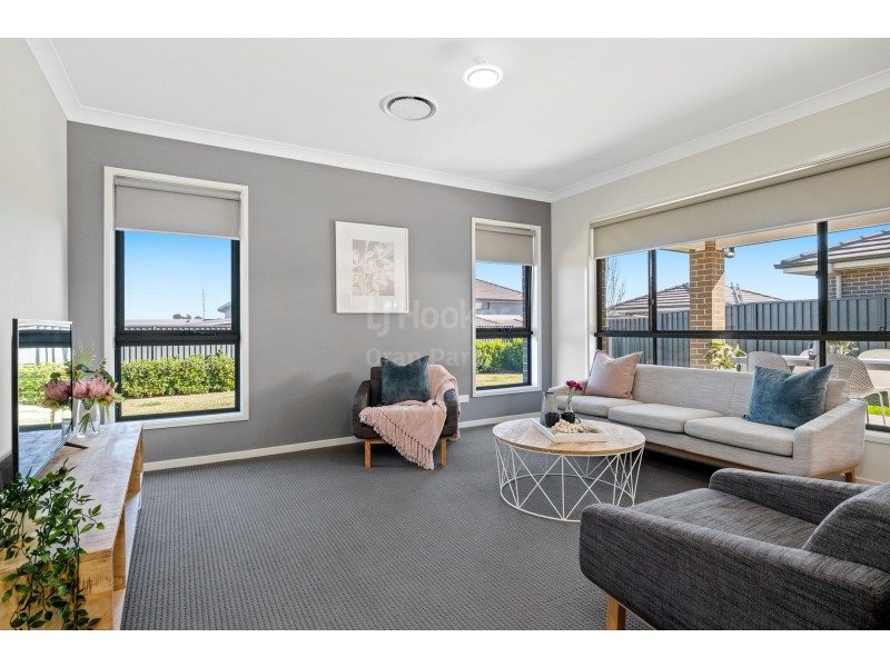6 Austen Circuit, Oran Park NSW 2570