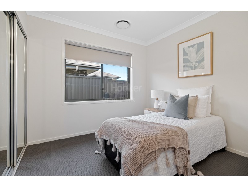 6 Austen Circuit, Oran Park NSW 2570