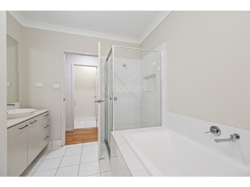 6 Austen Circuit, Oran Park NSW 2570