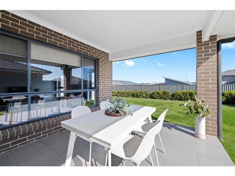 6 Austen Circuit, Oran Park NSW 2570