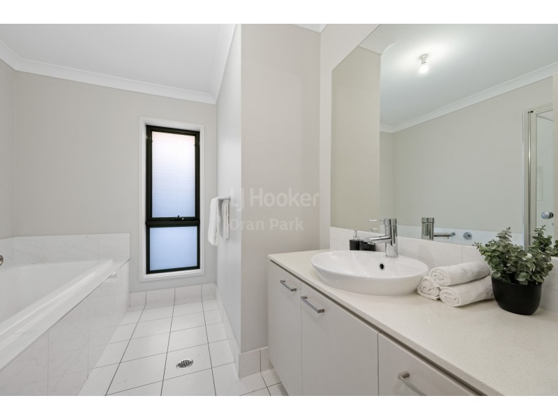 6 Austen Circuit, Oran Park NSW 2570