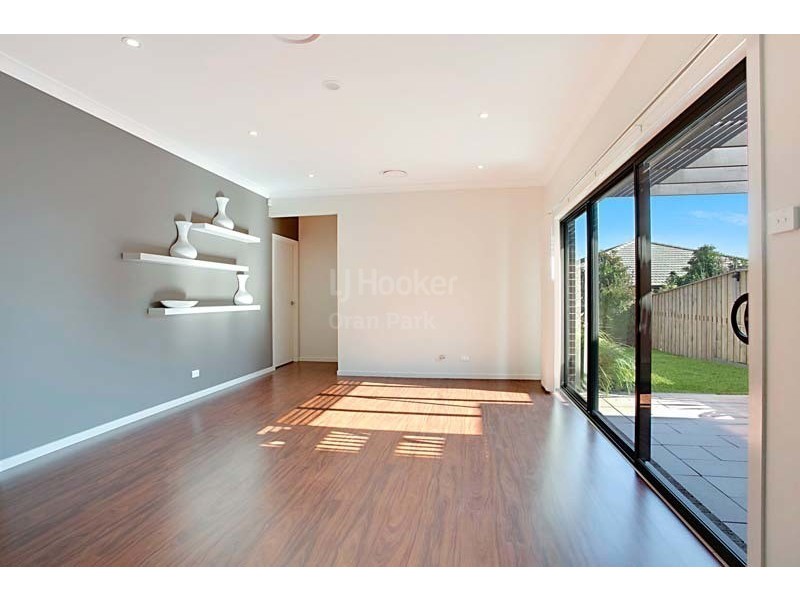 6 Bond Street, Oran Park NSW 2570