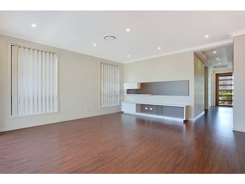 6 Bond Street, Oran Park NSW 2570