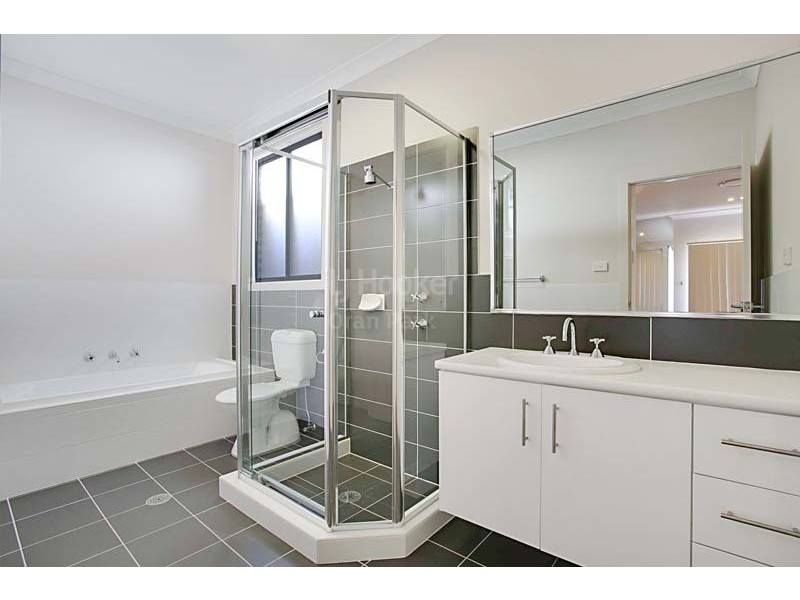 6 Bond Street, Oran Park NSW 2570