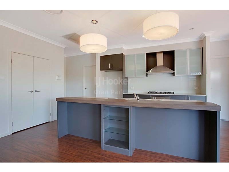 6 Bond Street, Oran Park NSW 2570