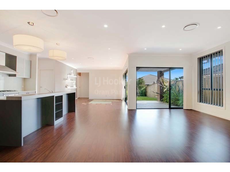 6 Bond Street, Oran Park NSW 2570