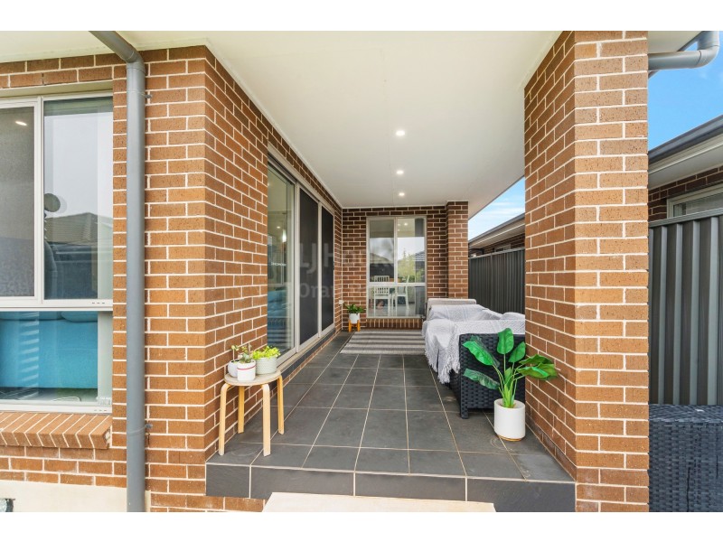 9 Gale Street, Oran Park NSW 2570