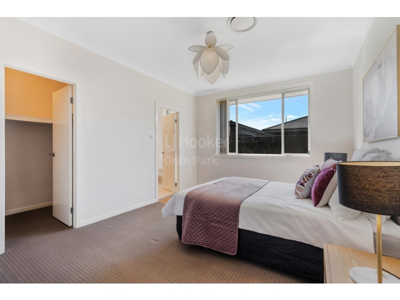 6 Holden Drive, Oran Park NSW 2570