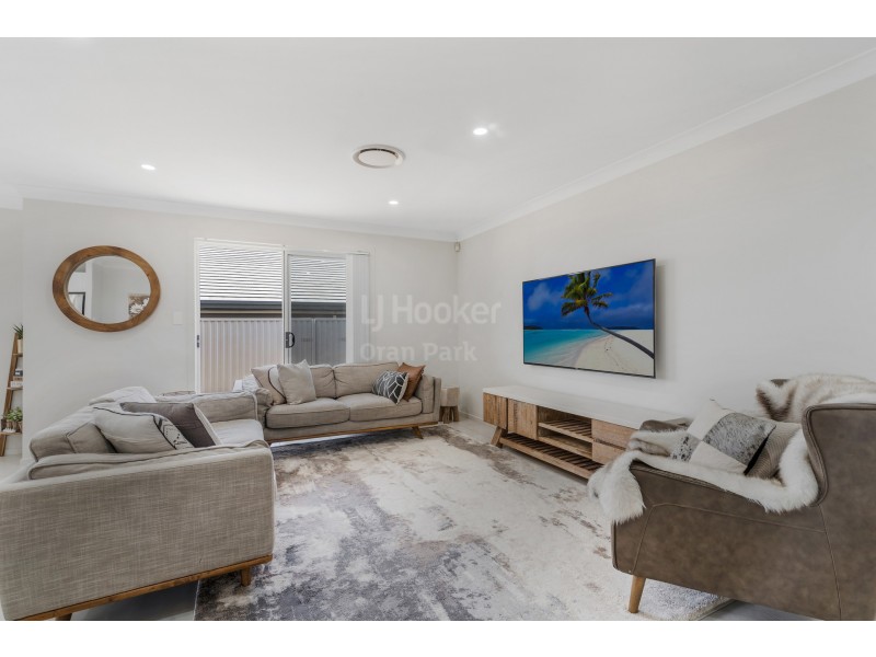 33 Bourne Ridge, Oran Park NSW 2570