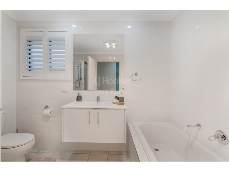 33 Bourne Ridge, Oran Park NSW 2570