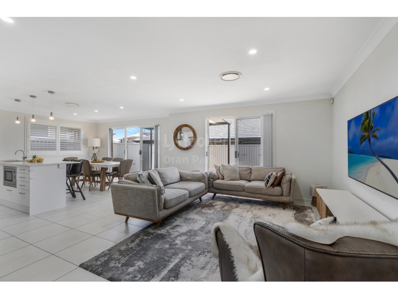 33 Bourne Ridge, Oran Park NSW 2570