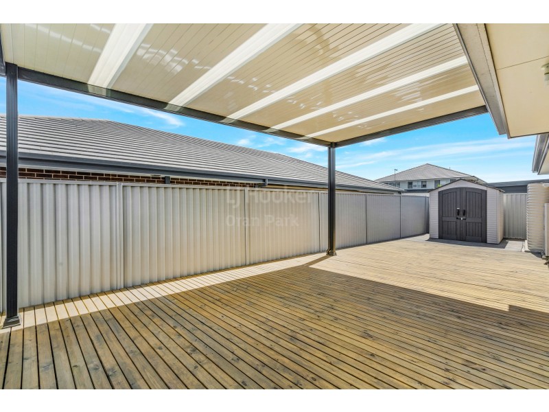 33 Bourne Ridge, Oran Park NSW 2570