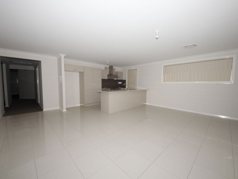 8 Ambrose Street, Oran Park NSW 2570