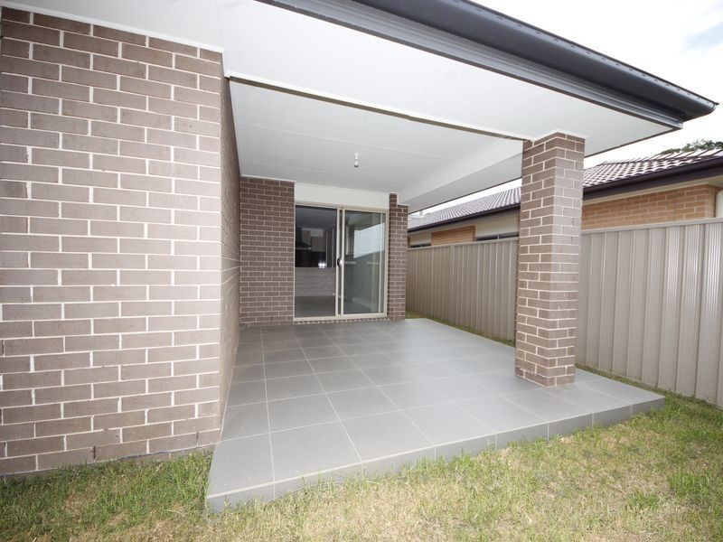 8 Ambrose Street, Oran Park NSW 2570