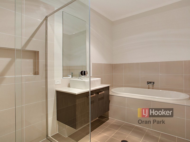 9 Holdsworth Street, Oran Park NSW 2570