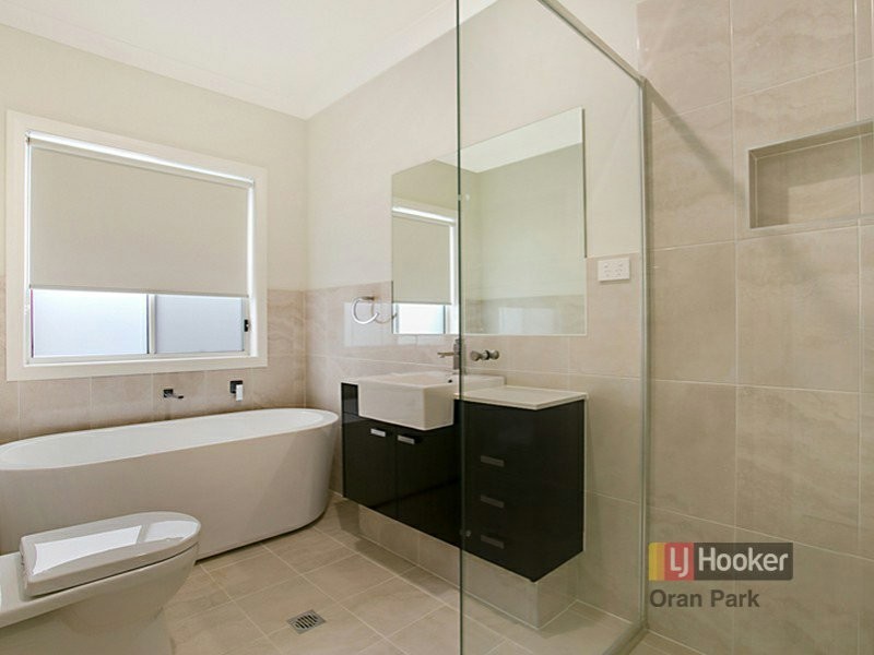 10 Cray Street, Oran Park NSW 2570