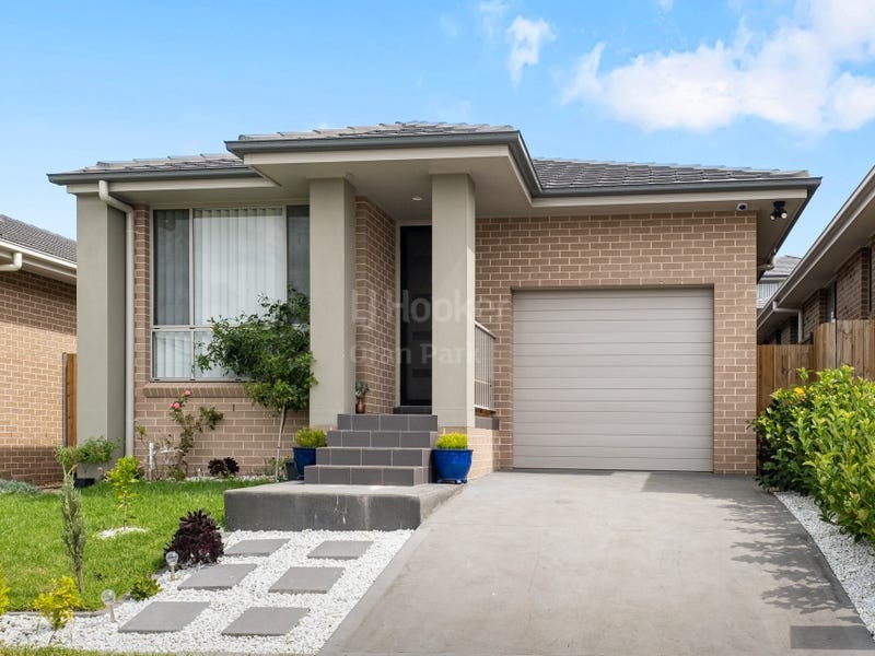 15 Drover Street, Oran Park NSW 2570