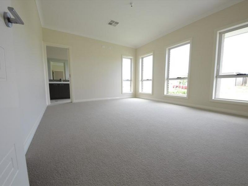 2 Skelton street, Oran Park NSW 2570