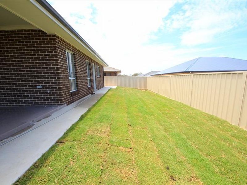 2 Skelton street, Oran Park NSW 2570