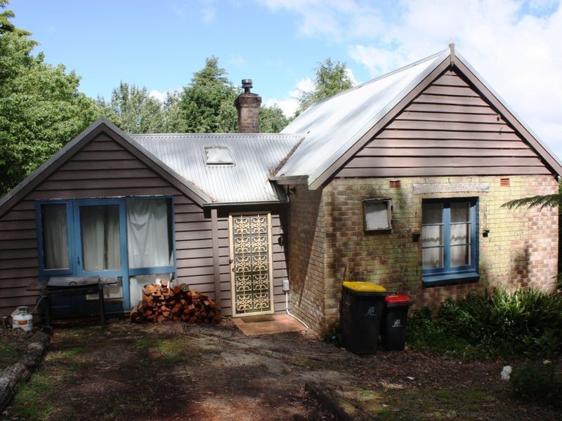 ‘Pinegrove Fountaindale Road, Robertson NSW 2577