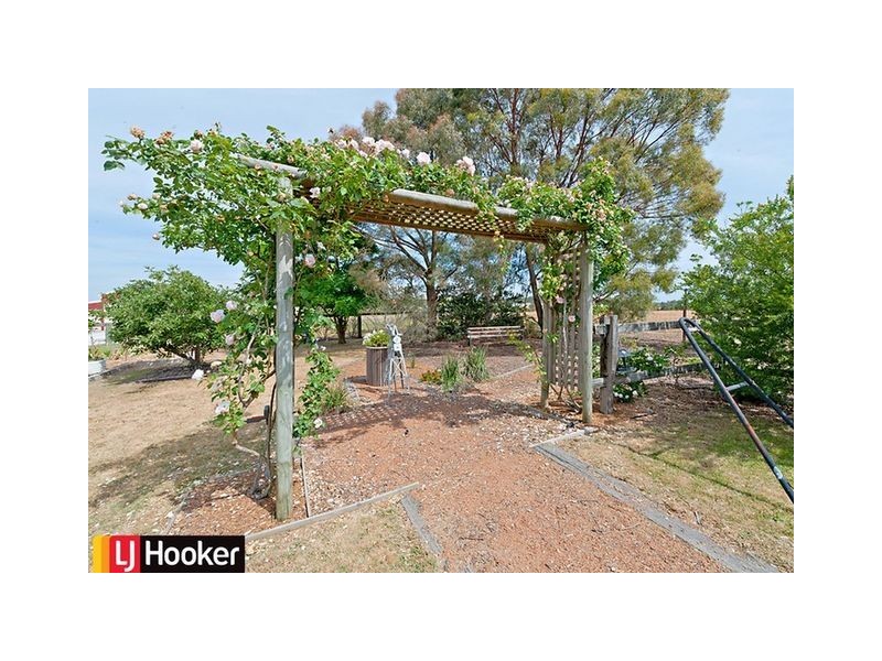 8 Patrick Place, Marulan NSW 2579