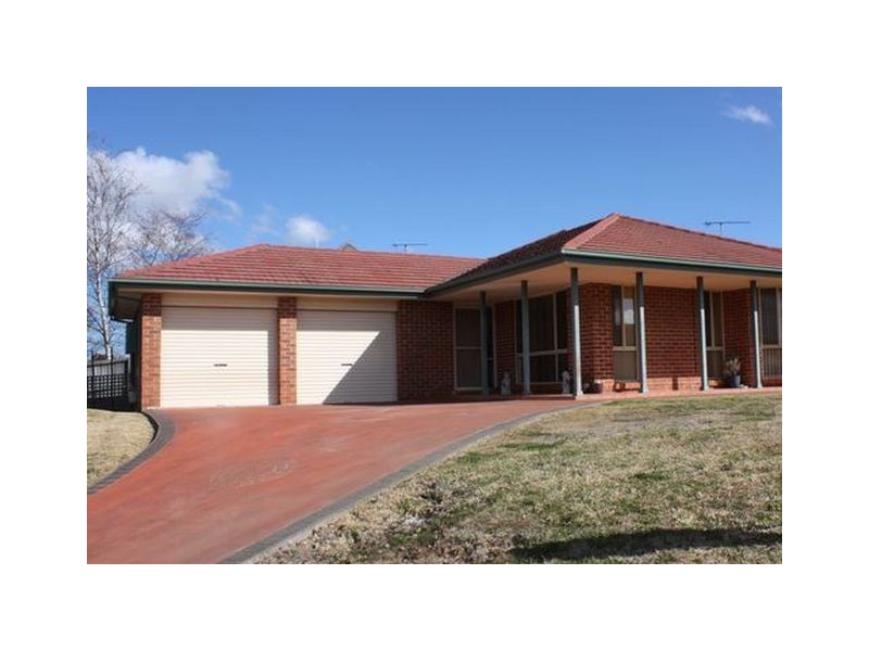 10 Dundee Place, Bowral NSW 2576