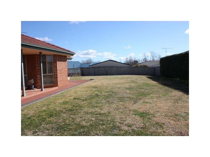 10 Dundee Place, Bowral NSW 2576