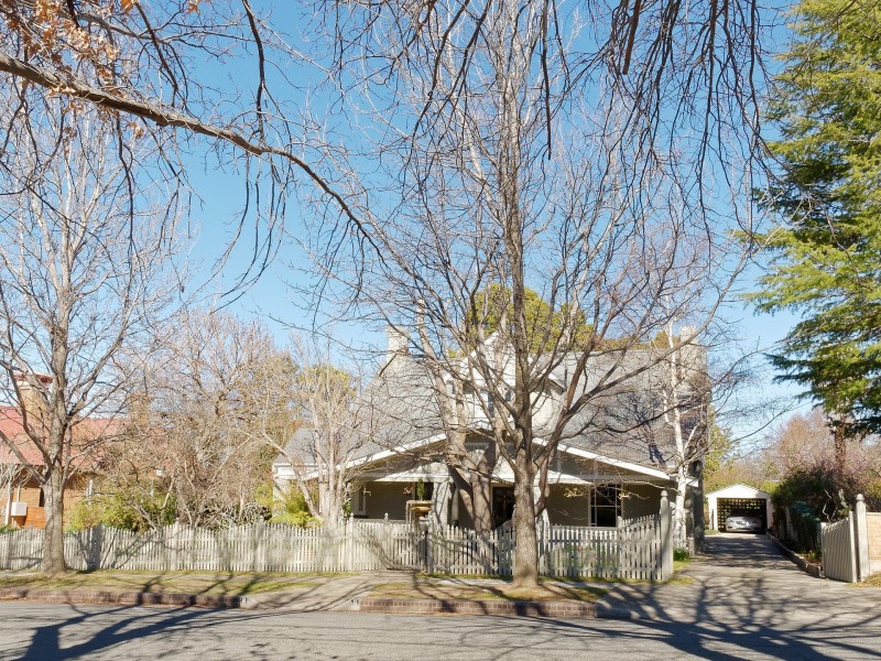 8 Hurst Street, Goulburn NSW 2580