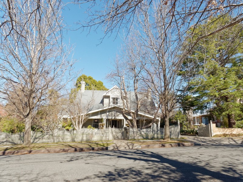 8 Hurst Street, Goulburn NSW 2580