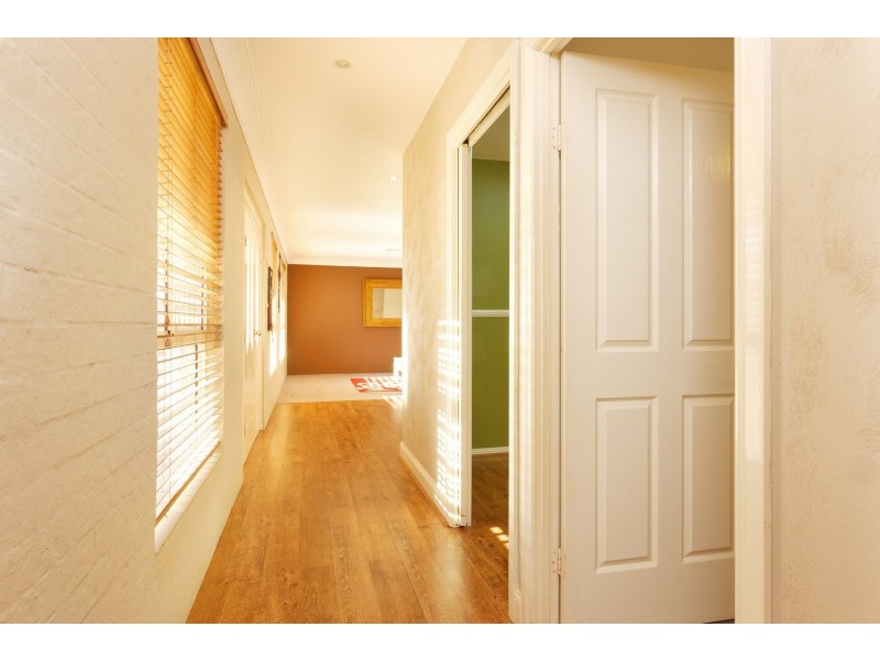 27 Amaroo Place, Goulburn NSW 2580