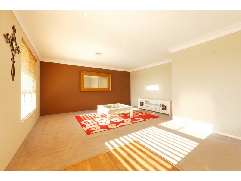 27 Amaroo Place, Goulburn NSW 2580