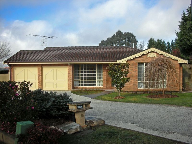15 Glenrowan Grove, Bowral NSW 2576