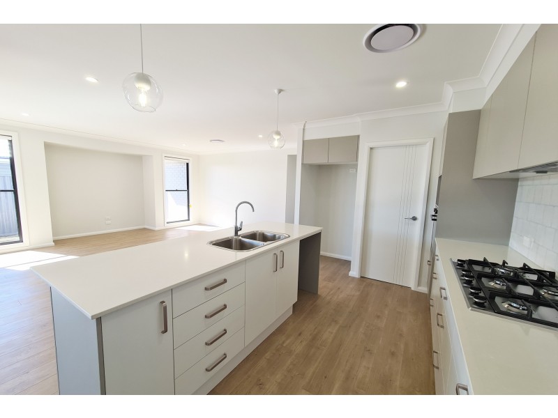 8 Murphy Street, Thrumster NSW 2444