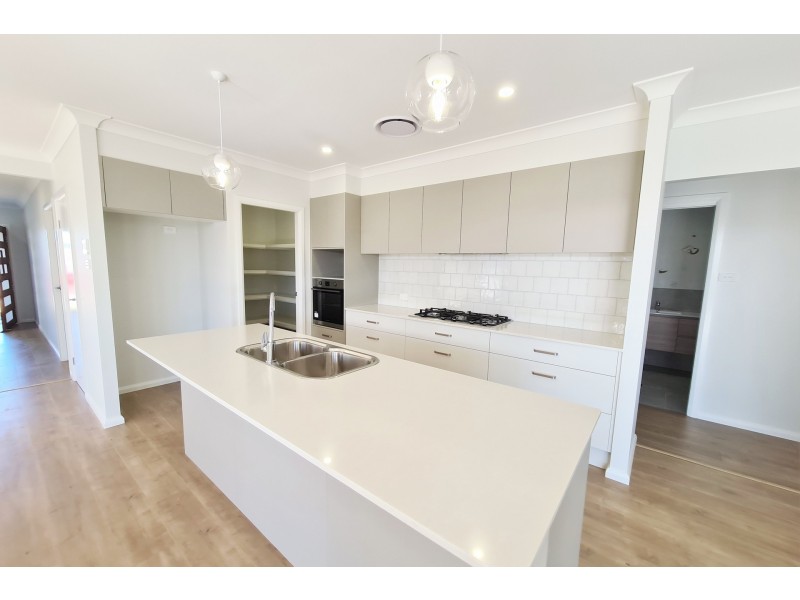 8 Murphy Street, Thrumster NSW 2444