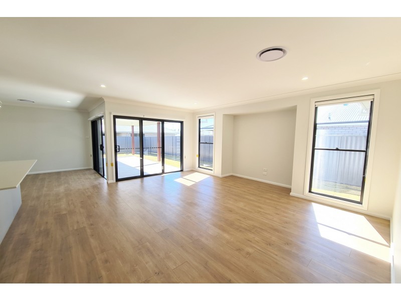 8 Murphy Street, Thrumster NSW 2444