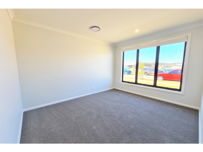 8 Murphy Street, Thrumster NSW 2444