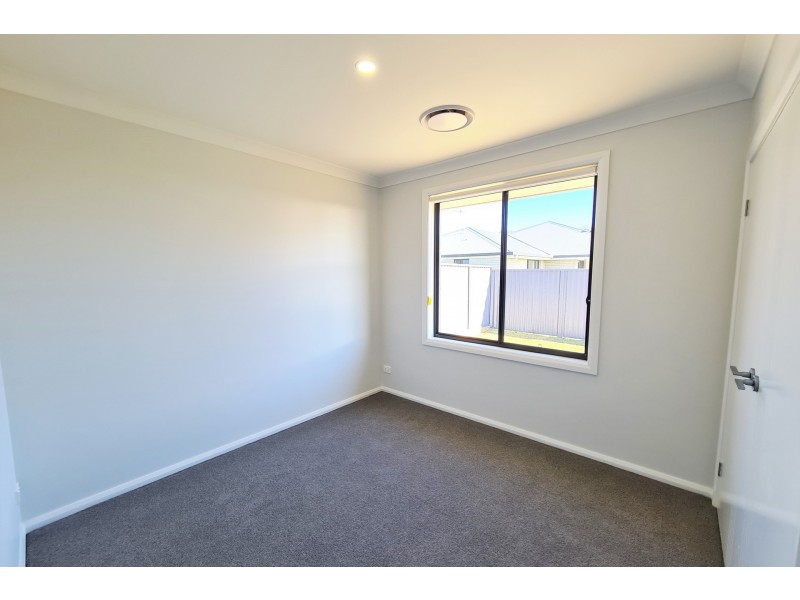 8 Murphy Street, Thrumster NSW 2444