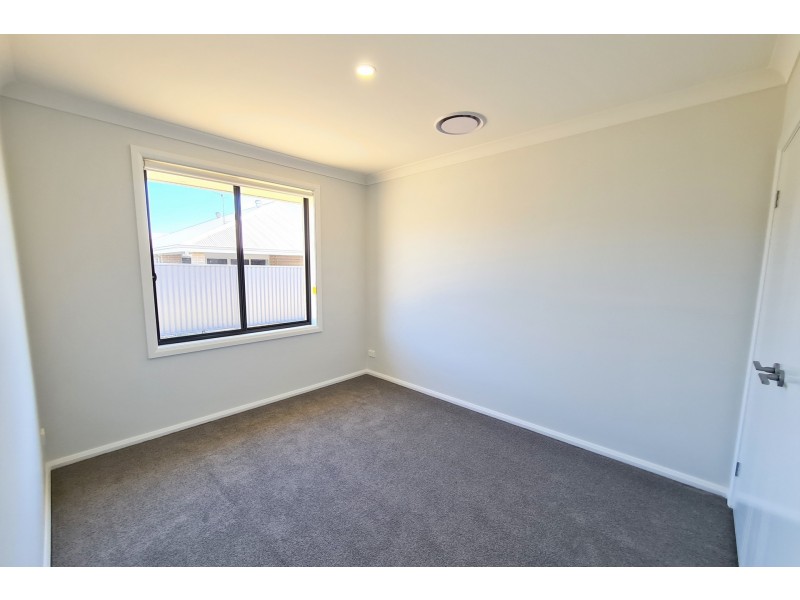 8 Murphy Street, Thrumster NSW 2444