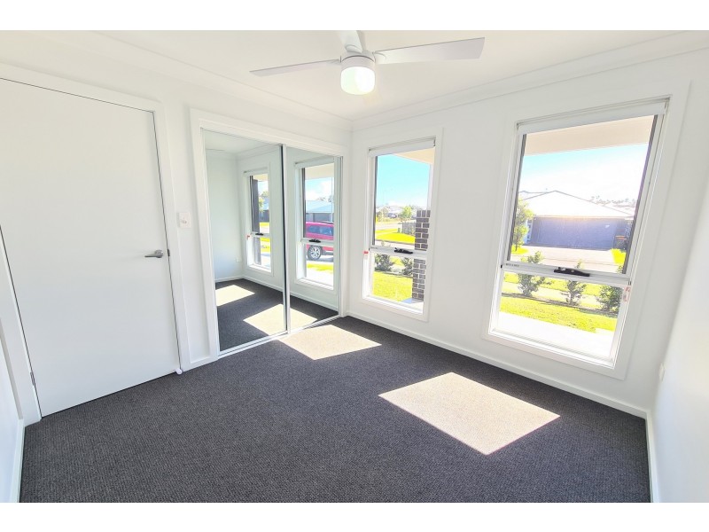 2 Wells Avenue, Thrumster NSW 2444