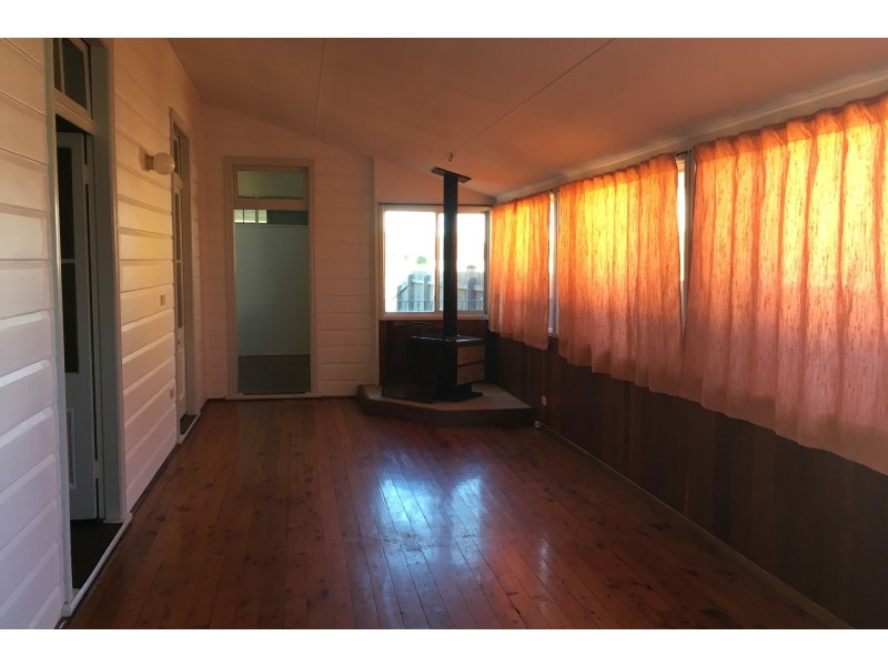 27 Wallace Street, Wauchope NSW 2446