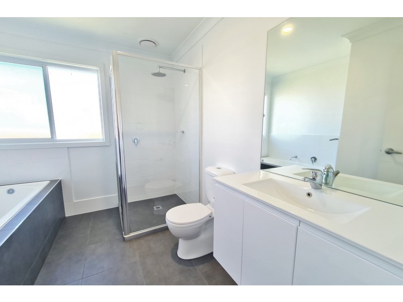 2 Wells Avenue, Thrumster NSW 2444
